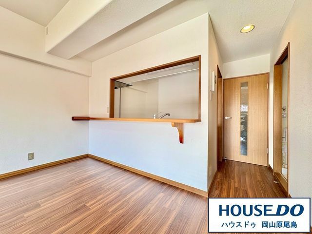 Renovated 3LDK Apartment in Okayama with Balcony - Thumbnail 3