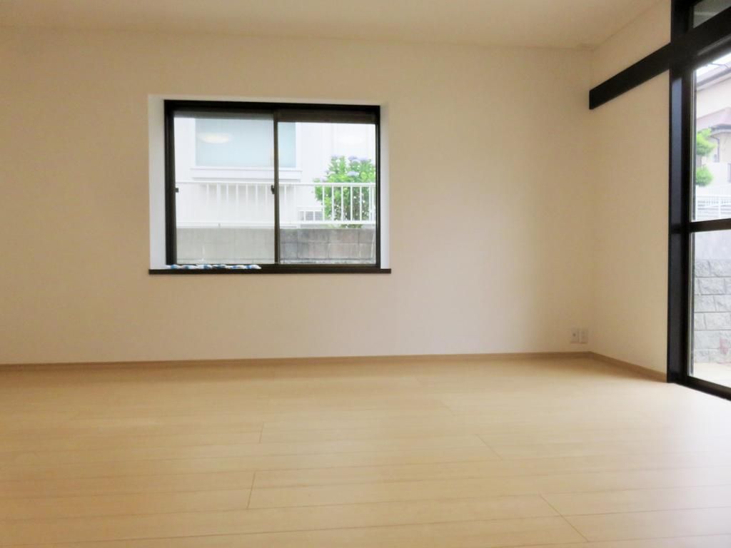 Renovated 4-Bedroom House in Kitakyushu Corner Lot - Thumbnail 2