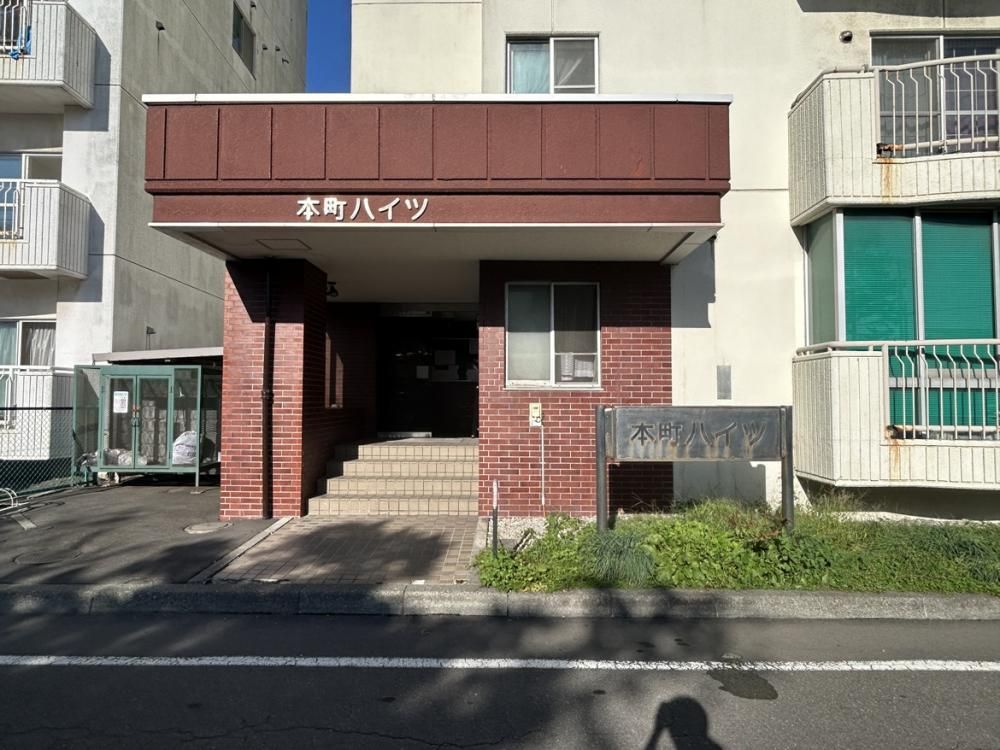 Renovated 1LDK Apartment for Sale in Tomakomai, Hokkaido - Image 1