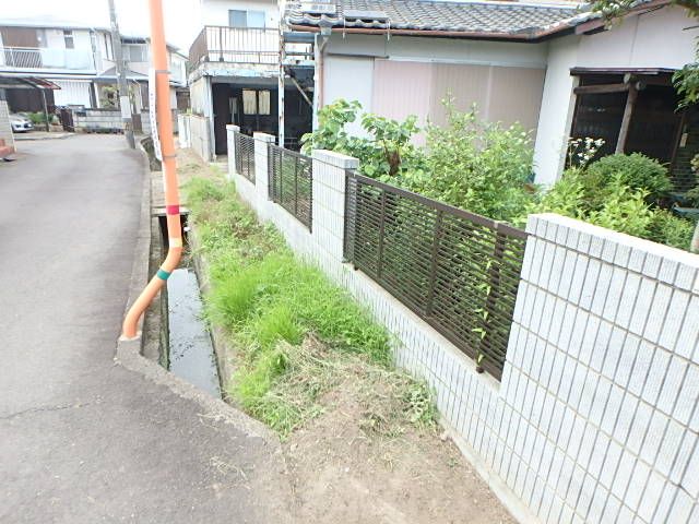 Land with Old House for Sale in Marugame, Kagawa - Thumbnail 2