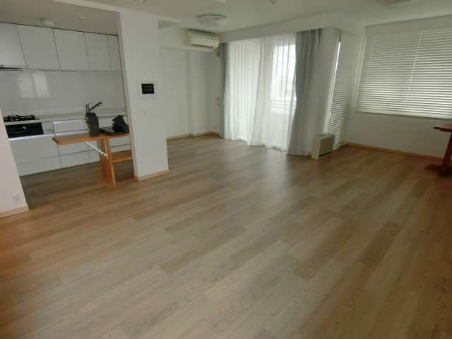 3LDK Corner Apartment with 2019 Renovation in Akita City - Thumbnail 4
