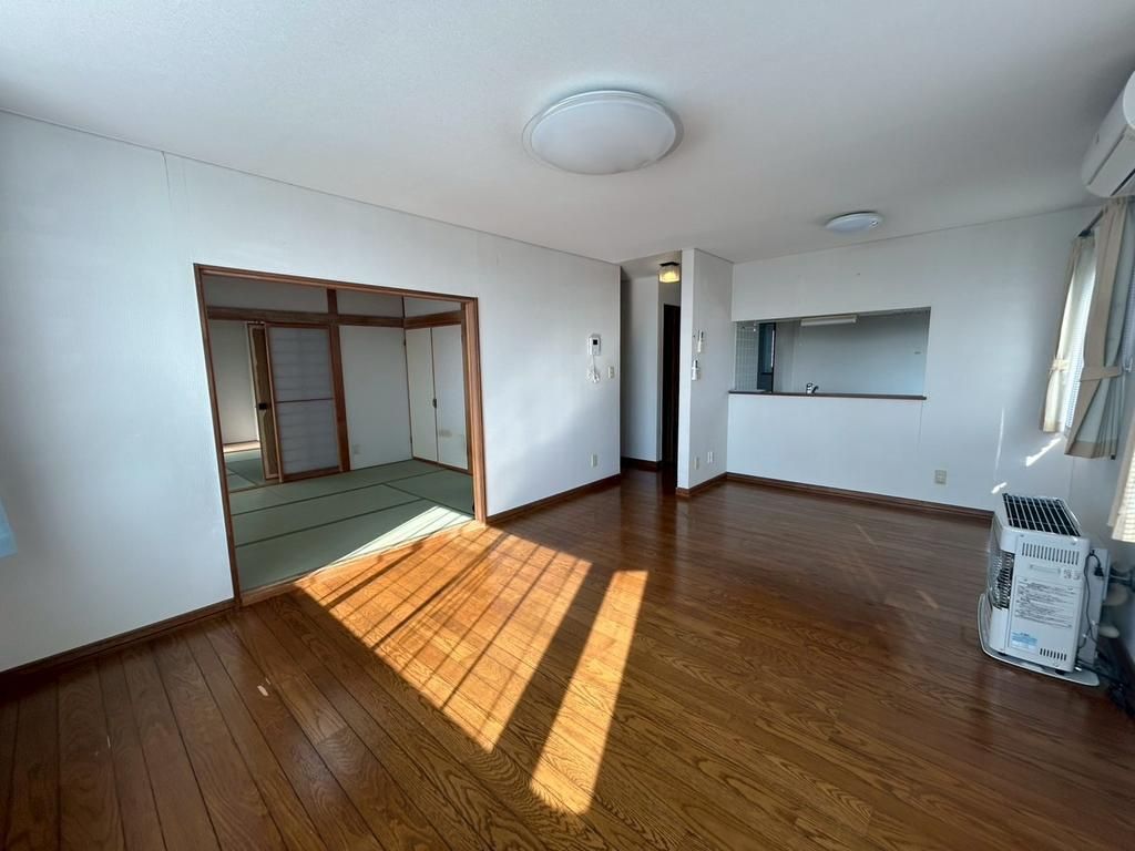 7LDK Spacious Family House for Sale in Eniwa, Hokkaido - Thumbnail 2