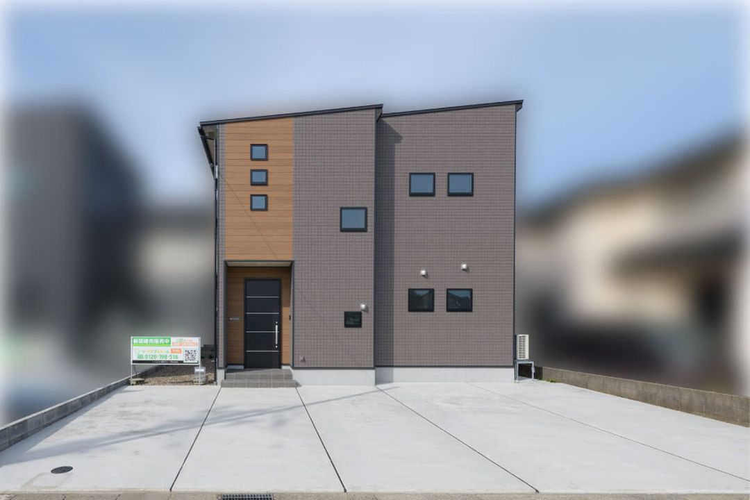 New ZEH House with Solar Panels in Fukui City - Thumbnail 2