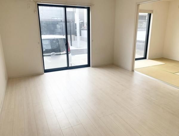 4LDK House for Sale in Yokkaichi, Mie - 105.98 sqm - Thumbnail 2