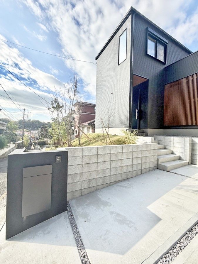 New 3LDK House with Wood Deck in Kamakura, Kanagawa - Thumbnail 3