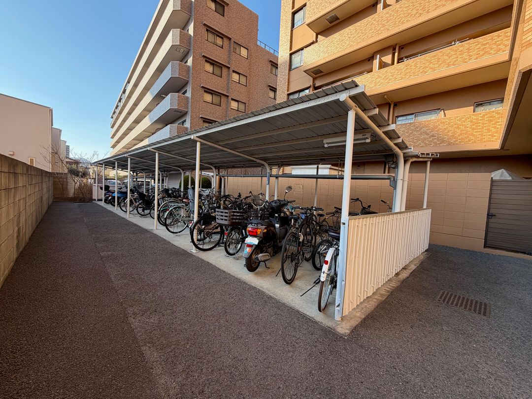 4LDK Apartment for Sale in Takamatsu, Kagawa - 75.64 sqm - Thumbnail 3