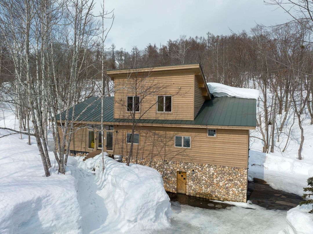 4BR House in Higashiyama, Niseko, Hokkaido for Sale - Thumbnail 4