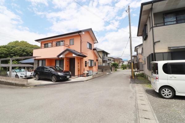 4SLDK House for Sale in Fujinomiya with Parking for 4 Cars - Thumbnail 2