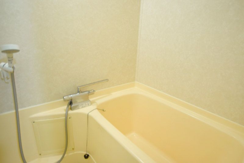 Zushi Marina Apartment for Sale - Renovated 1R with Balcony - Thumbnail 4