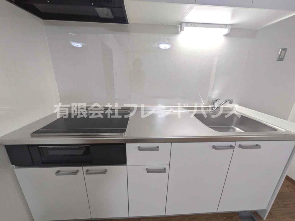 Refurbished 3LDK Apartment with Garden in Hiroshima - Thumbnail 4