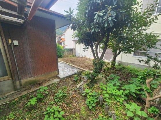 Seaside 2DK House for Sale in Seiyo, Ehime - Near the Coast - Thumbnail 4