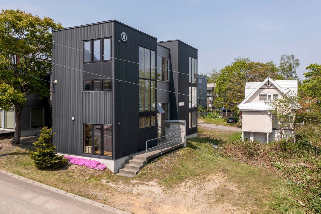 4-Bedroom Chalet for Sale in Niseko Hirafu, Hokkaido - Thumbnail 3