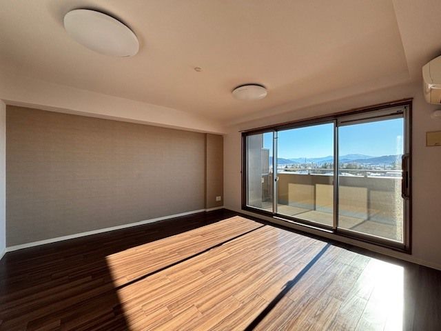 2LDK Apartment for Sale Near East Sanjo Station, Sanjo City - Thumbnail 4