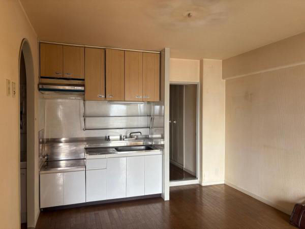 2DK Apartment in Hirakata with South-Facing Balcony - Thumbnail 2