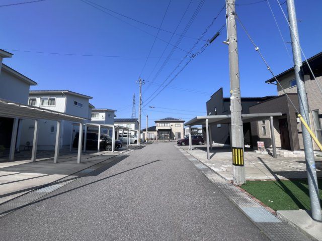 4LDK House for Sale in Takaoka, Toyama Prefecture - Thumbnail 2