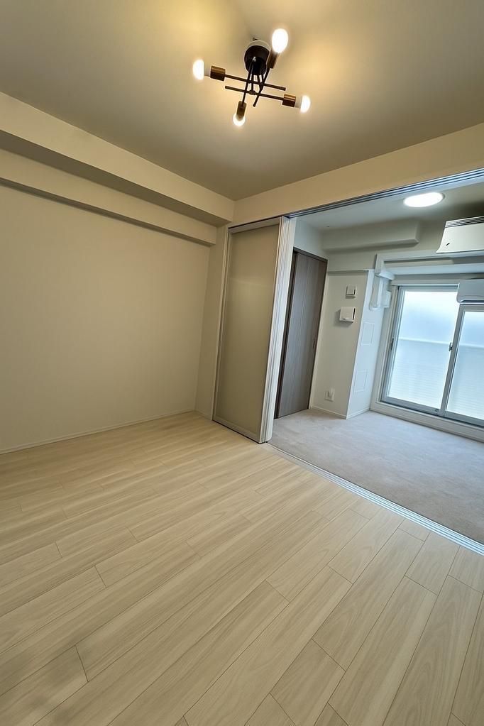 Modern 1LDK Apartment for Sale in Tennoji, Osaka - 2025 Build - Thumbnail 4