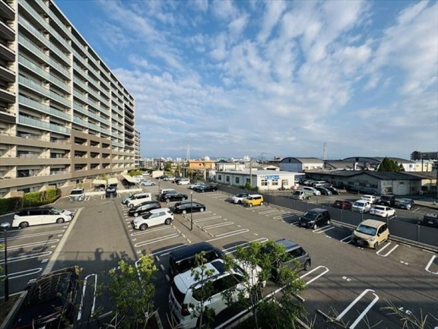 Pet-Friendly 3LDK Apartment in Kumamoto with Facial Recognition Security - Thumbnail 3