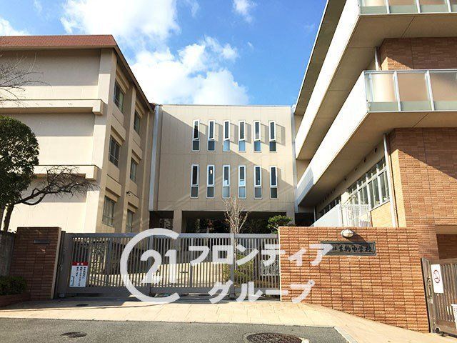 Renovated 4LDK House for Sale in Ikoma, Nara | Family Home - Thumbnail 2