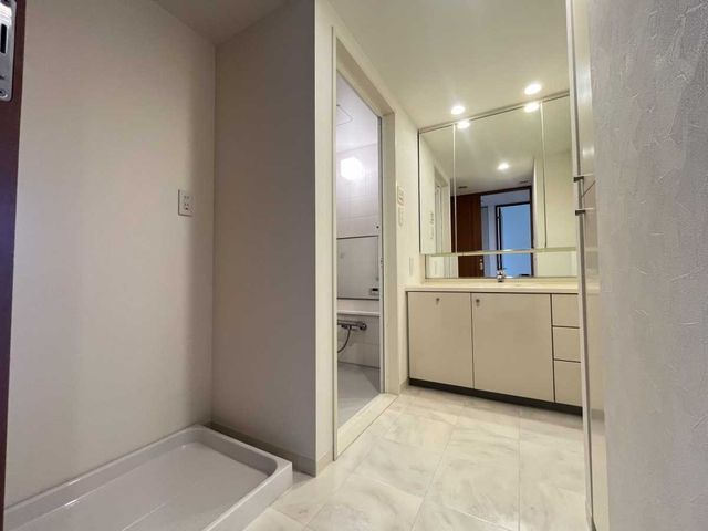 Granstage Minami-Urawa 6F 2LDK Condo for Sale in Saitama - Thumbnail 3