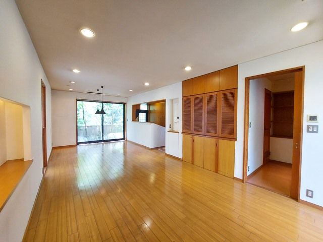 5SLDK Detached House in Den-en-chofu, Ota-ku, Tokyo - Thumbnail 4