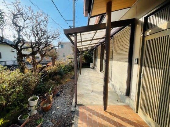 1982 Wooden 6DK House on 236 sqm Corner Lot in Fuji City - Thumbnail 4