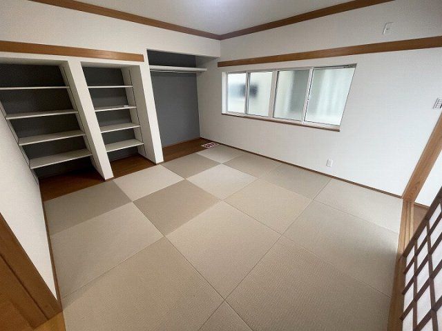 5SLDK House in Hiroshima Nishi Ward | 166.02 sqm | Renovated - Thumbnail 2