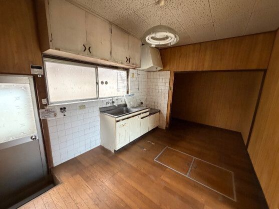 1974 Wooden House for Sale in Quiet Mihara, Hiroshima - 1.8M Yen - Thumbnail 4