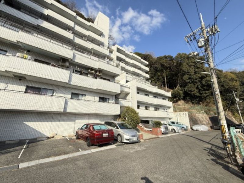 4LDK Apartment for Sale Near Hiroshima Station with Panoramic Views - Thumbnail 2