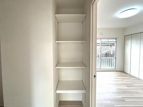 Renovated 2LDK Apartment near Nakasuji Station, Hiroshima - Thumbnail 3
