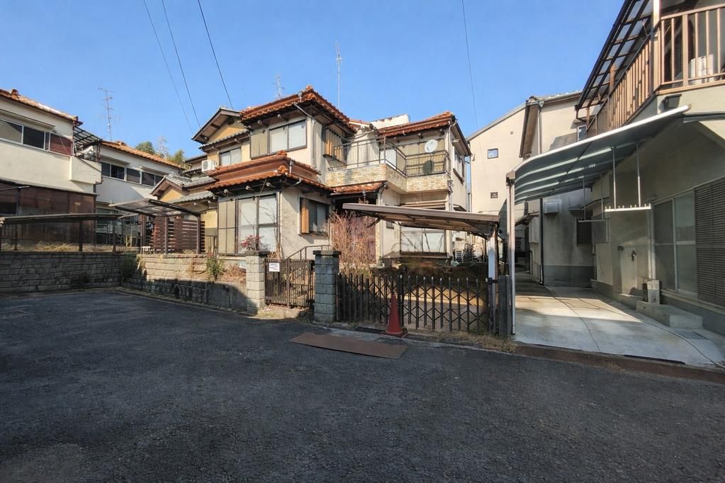 Land with Existing House for Sale in Yawata, Kyoto - 242 sqm - Thumbnail 2