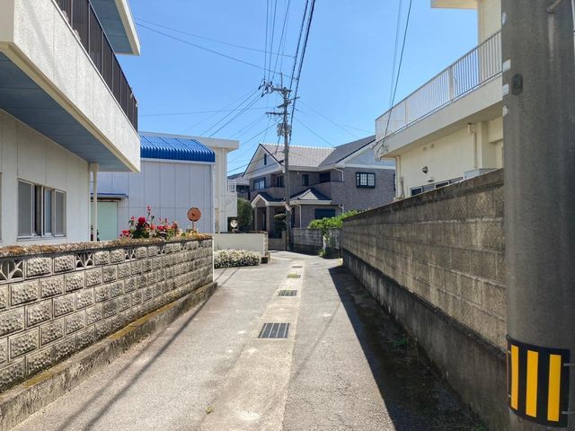 5DK House with Large Warehouse in Matsushige, Tokushima for Sale - Thumbnail 3