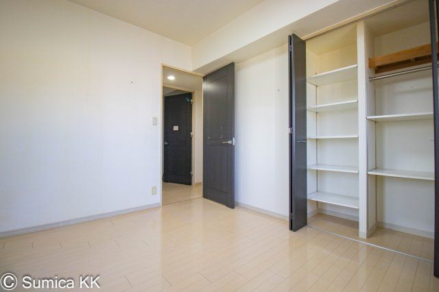 3LDK Corner Apartment with Large Balcony in Wakayama City - Thumbnail 3