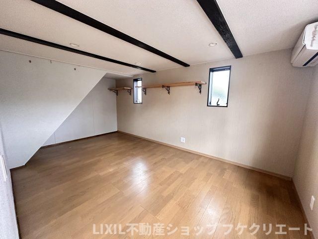 4LDK House for Sale in Marugame, Kagawa with Spacious Land - Thumbnail 4