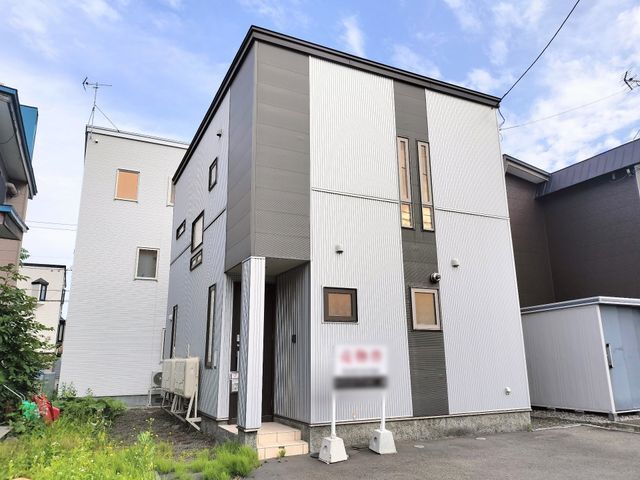 4LDK House for Sale in Sapporo's Kita Ward - Thumbnail 2