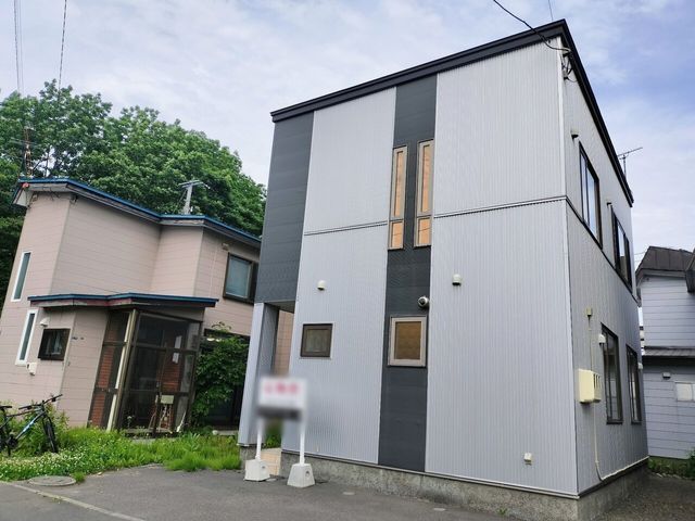 4LDK House for Sale in Sapporo's Kita Ward - Thumbnail 3