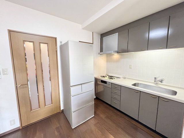 King Mansion Shinyodogawa 2LDK Apartment in Osaka | 56.16m² - Thumbnail 2