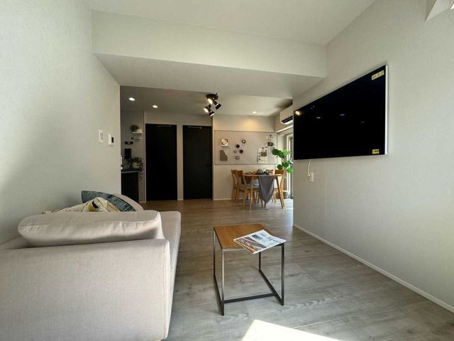 3SLDK Apartment for Sale in Chiyoda, Tokyo - 82.98 sqm - Thumbnail 2