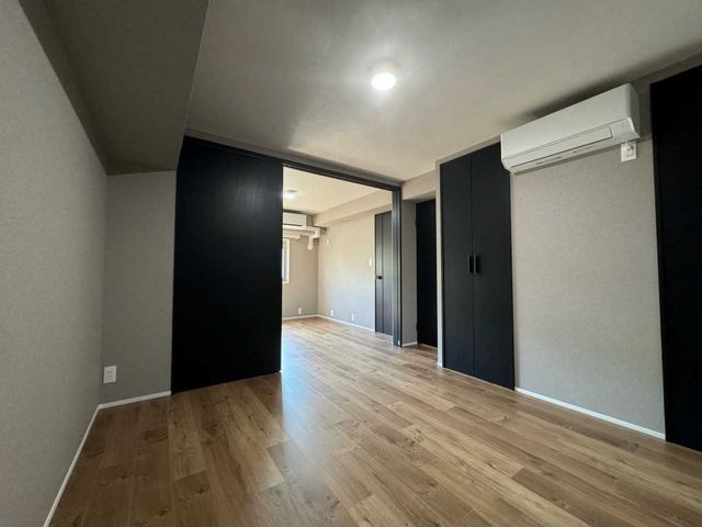 3SLDK Apartment for Sale in Chiyoda, Tokyo - 82.98 sqm - Thumbnail 4