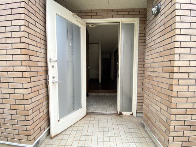 4SLDK House in Fukuyama with Garage and Sunny Layout - Thumbnail 3