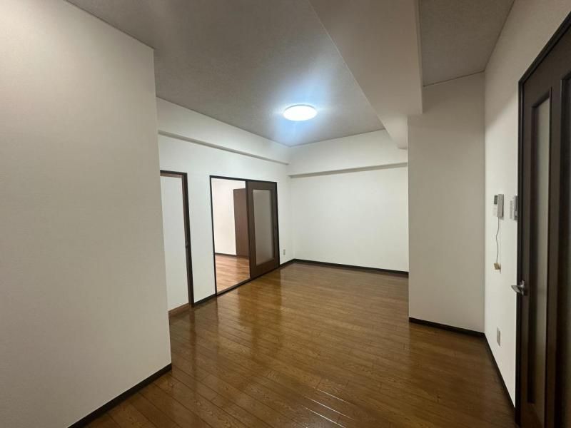 Shinkai Domus Maizaki 2LDK Apartment for Sale in Tsuruga - Thumbnail 2