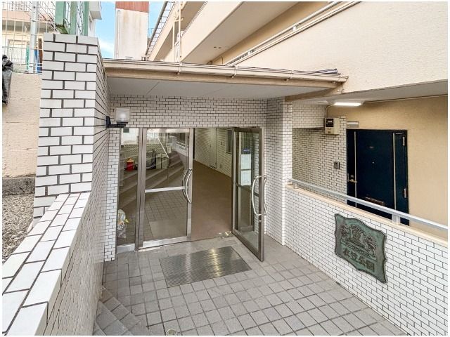 Renovated 1SLDK Apartment with Private Garden near Kinugasa Station - Thumbnail 4