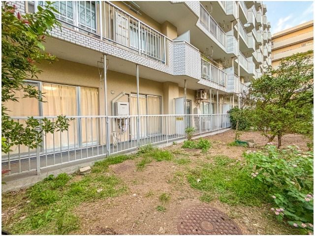 Renovated 1SLDK Apartment with Private Garden near Kinugasa Station - Thumbnail 3