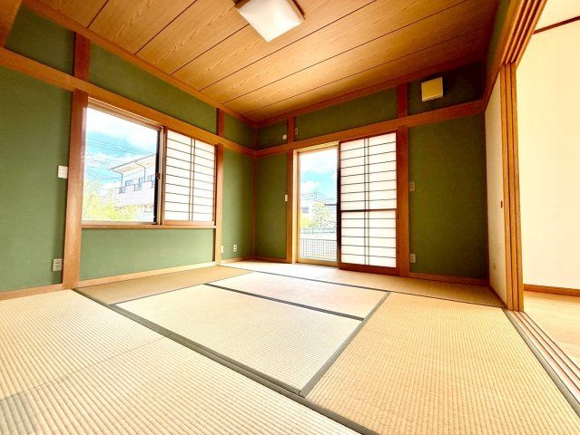 Spacious 4LDK Detached House on 112 Tsubo Land in Koshigaya - Thumbnail 4