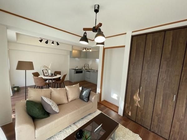 Refurbished 2LDK Apartment in Osaka's Joto Ward - Thumbnail 3