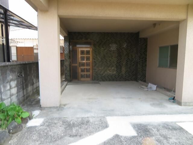 8DK Detached House for Sale in Niihama, Ehime - Spacious Family Home - Thumbnail 4