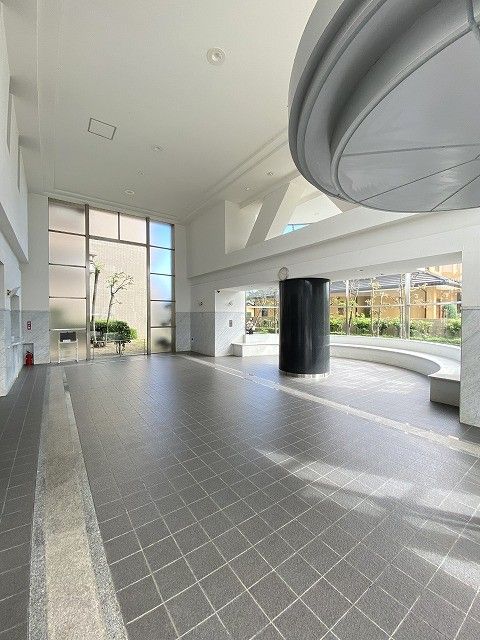 Renovated 3LDK Apartment in Niihama with South-Facing Views - Thumbnail 2