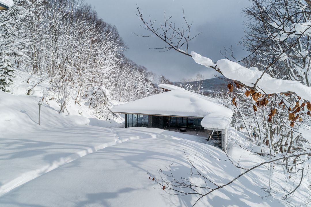 Luxury 4.5-Bedroom House with Annex in Niseko Hirafu - Thumbnail 3