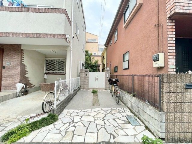 3LDK House for Sale in Nakano, Tokyo - Honcho 6-chome - Image 1