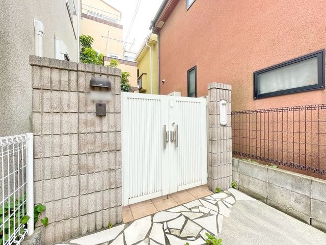 3LDK House for Sale in Nakano, Tokyo - Honcho 6-chome - Thumbnail 3