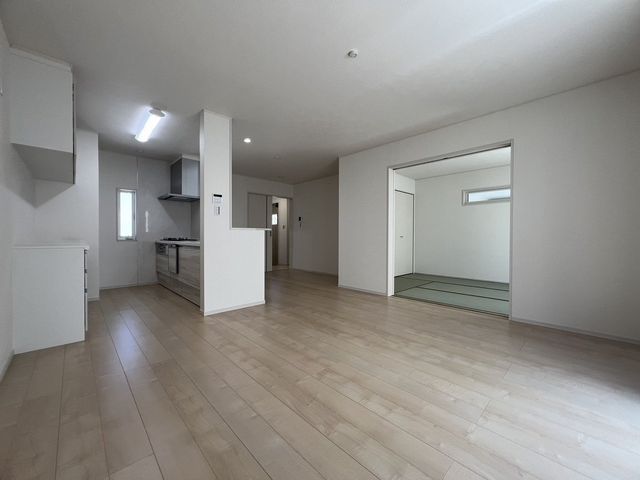 4LDK House in Hiratsuka with South-Facing Balcony - Thumbnail 3